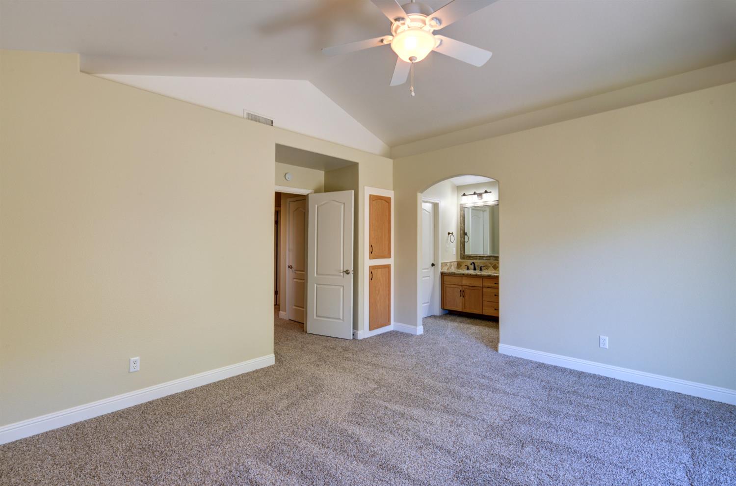 9249 N Bayford St, Fresno, CA 93720