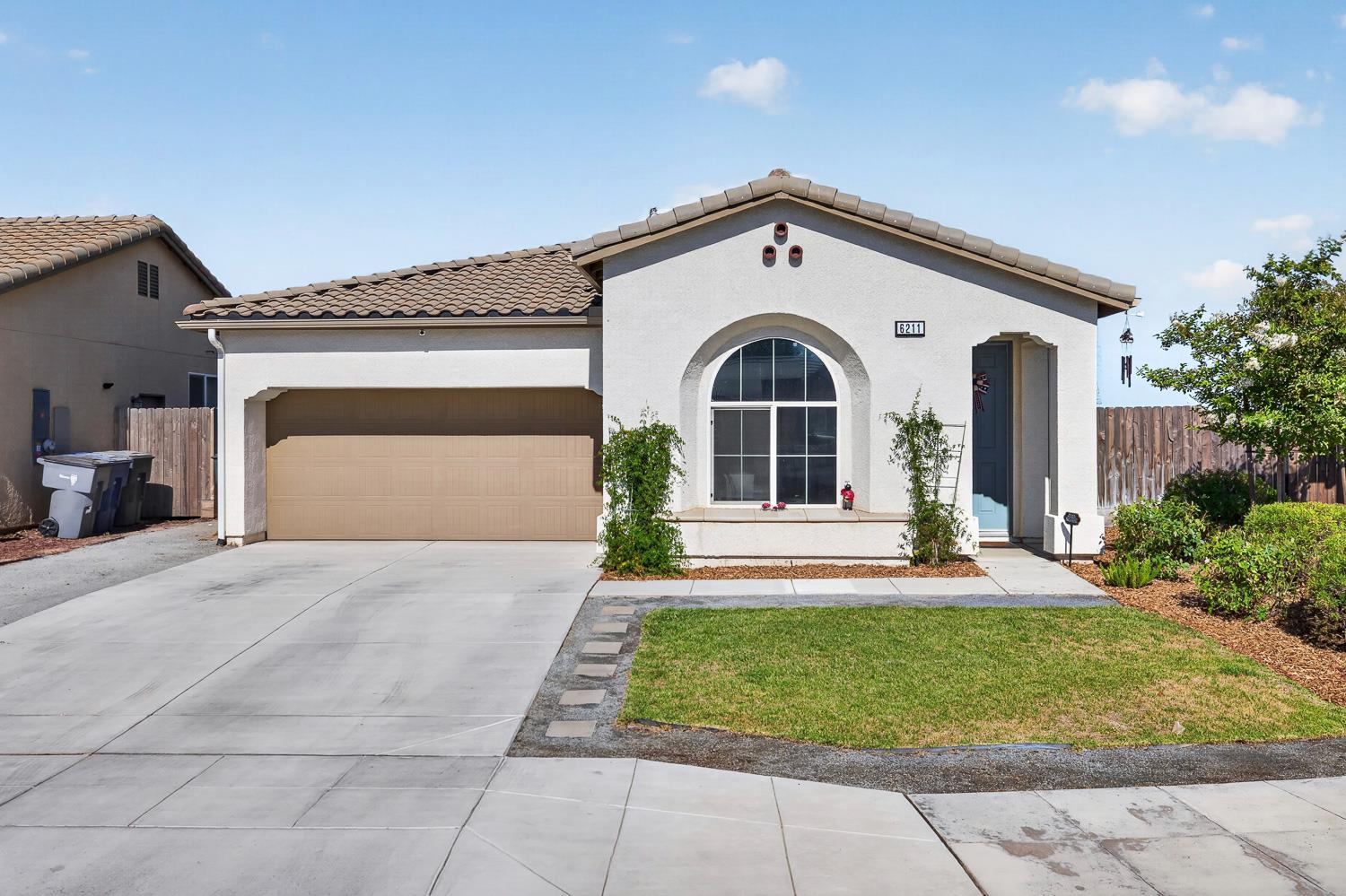 6211 N Vista Ave, Fresno, CA 93722