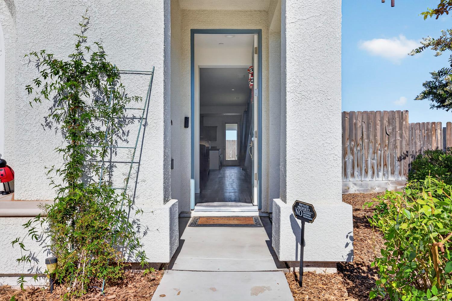 6211 N Vista Ave, Fresno, CA 93722