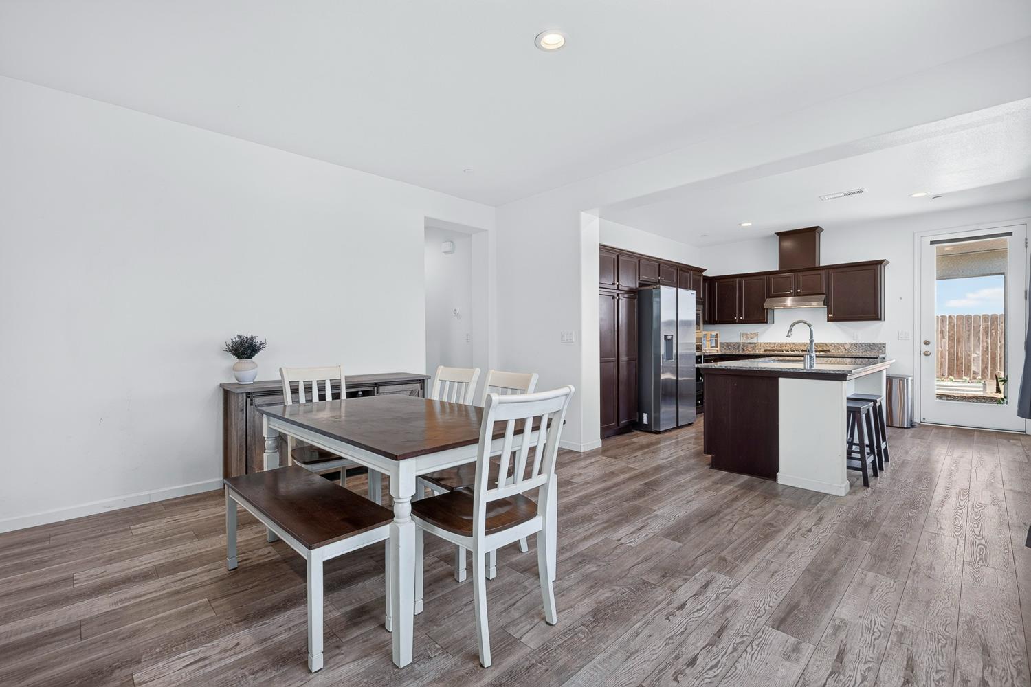 6211 N Vista Ave, Fresno, CA 93722