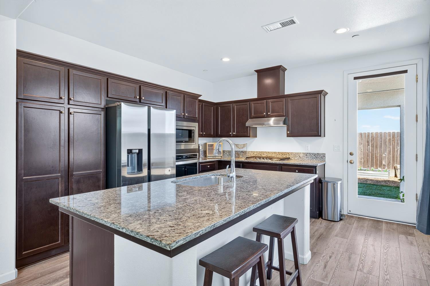 6211 N Vista Ave, Fresno, CA 93722