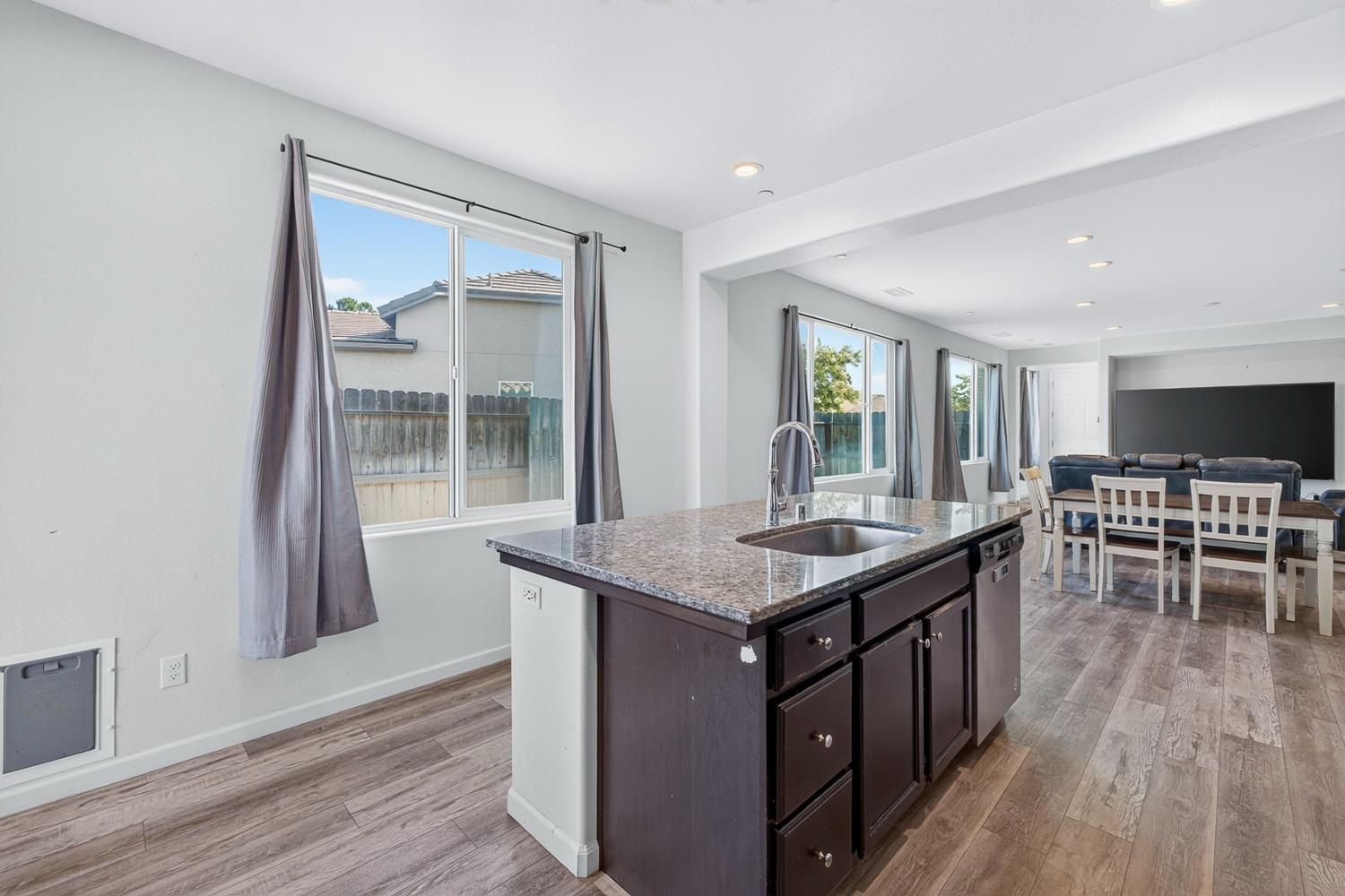 6211 N Vista Ave, Fresno, CA 93722