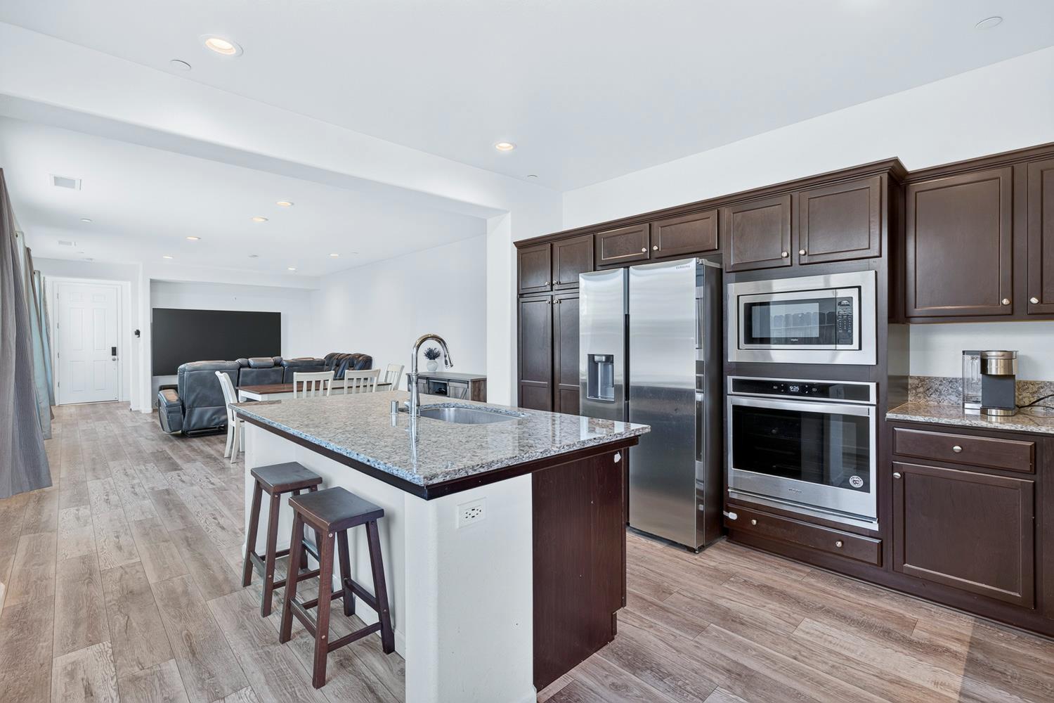 6211 N Vista Ave, Fresno, CA 93722
