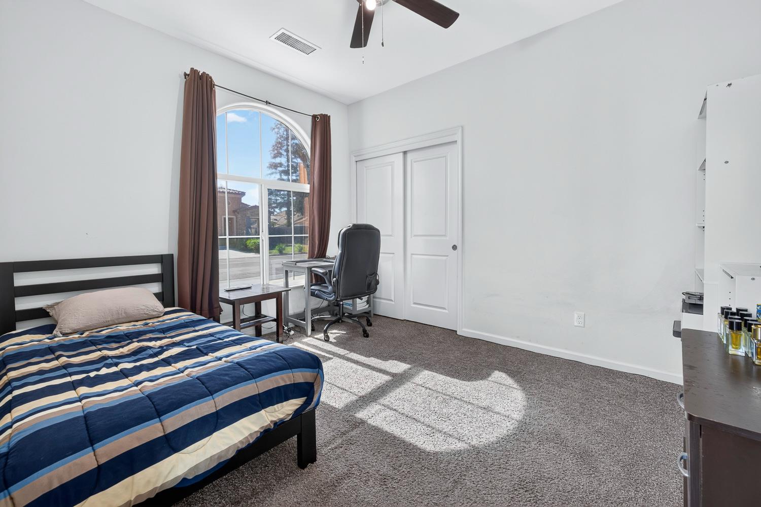 6211 N Vista Ave, Fresno, CA 93722