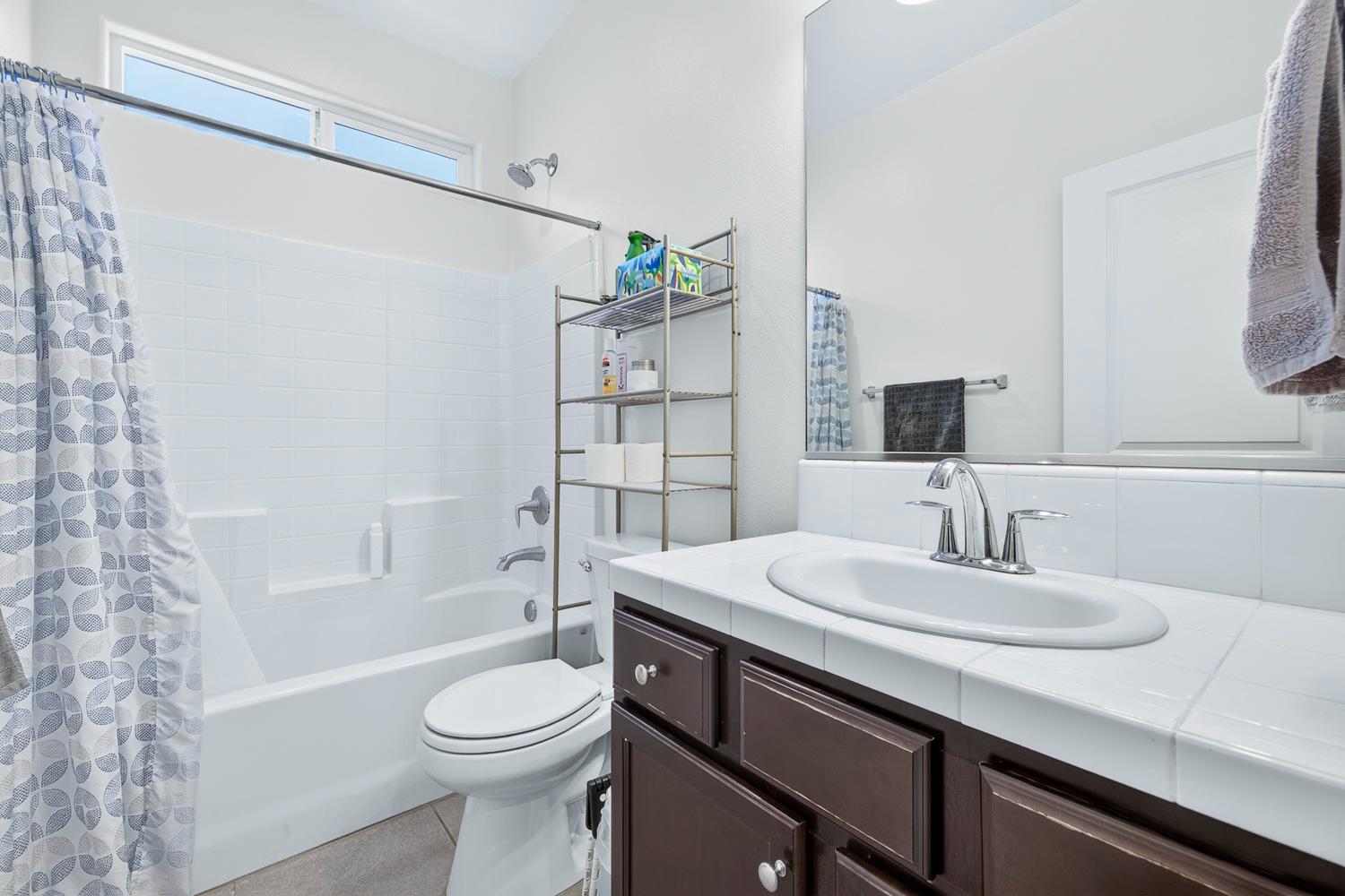 6211 N Vista Ave, Fresno, CA 93722