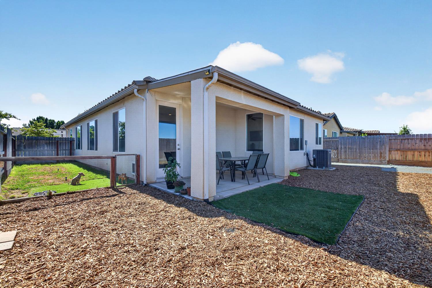 6211 N Vista Ave, Fresno, CA 93722