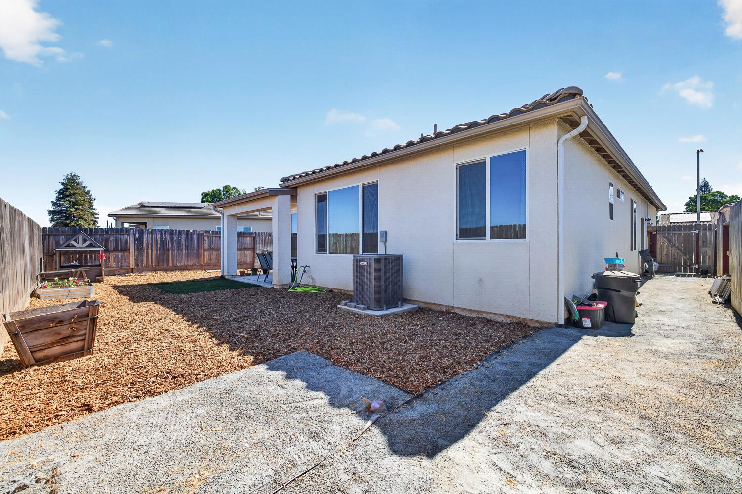 6211 N Vista Ave, Fresno, CA 93722