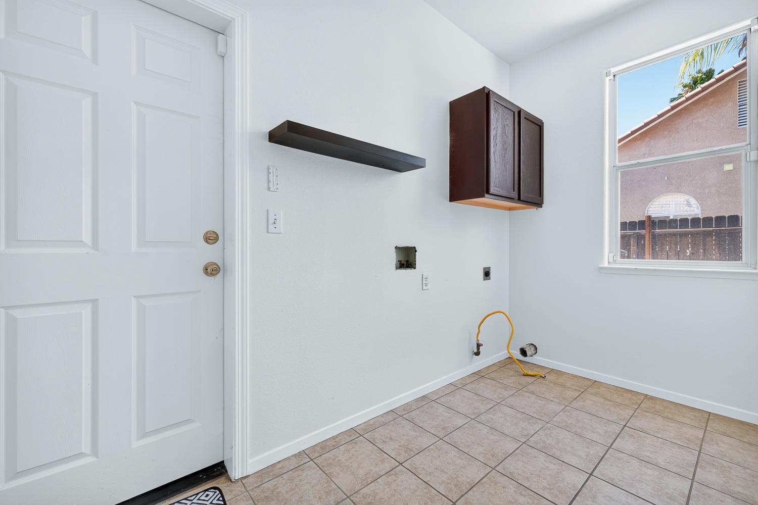 752 W Pebble, Hanford, CA 93230