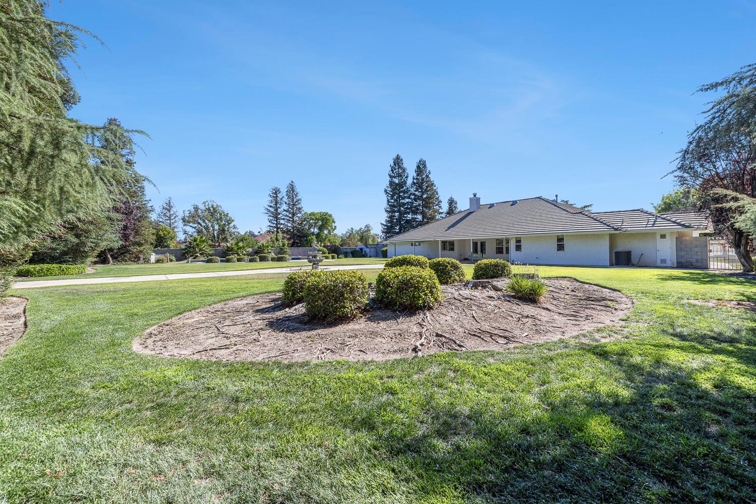 16673 La Canada Rd, Madera, CA 93636