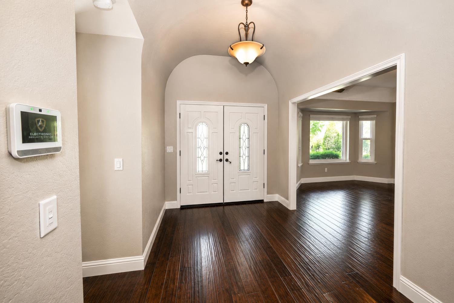 325 W Bluff Ave, Fresno, CA 93711