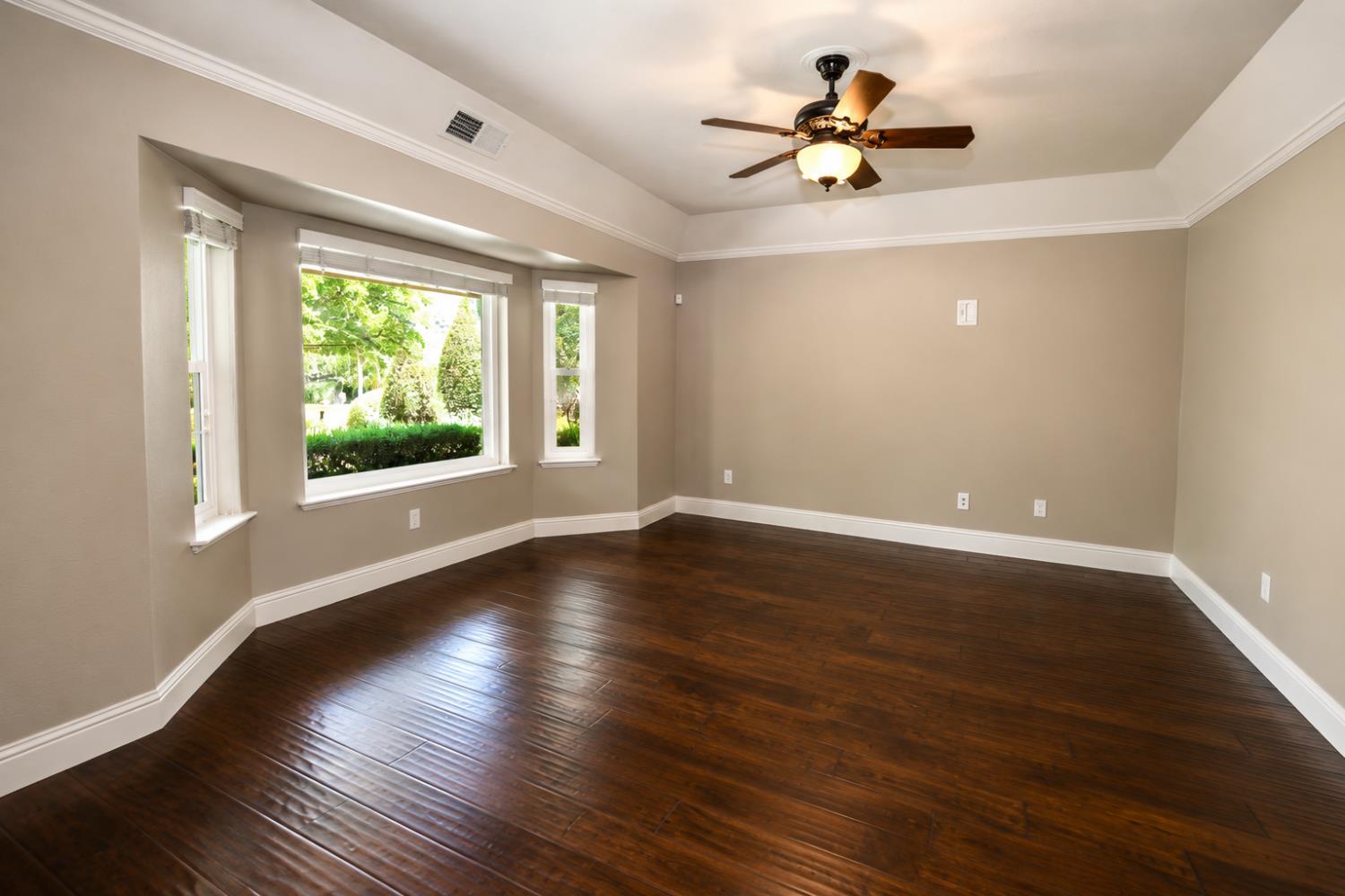 325 W Bluff Ave, Fresno, CA 93711