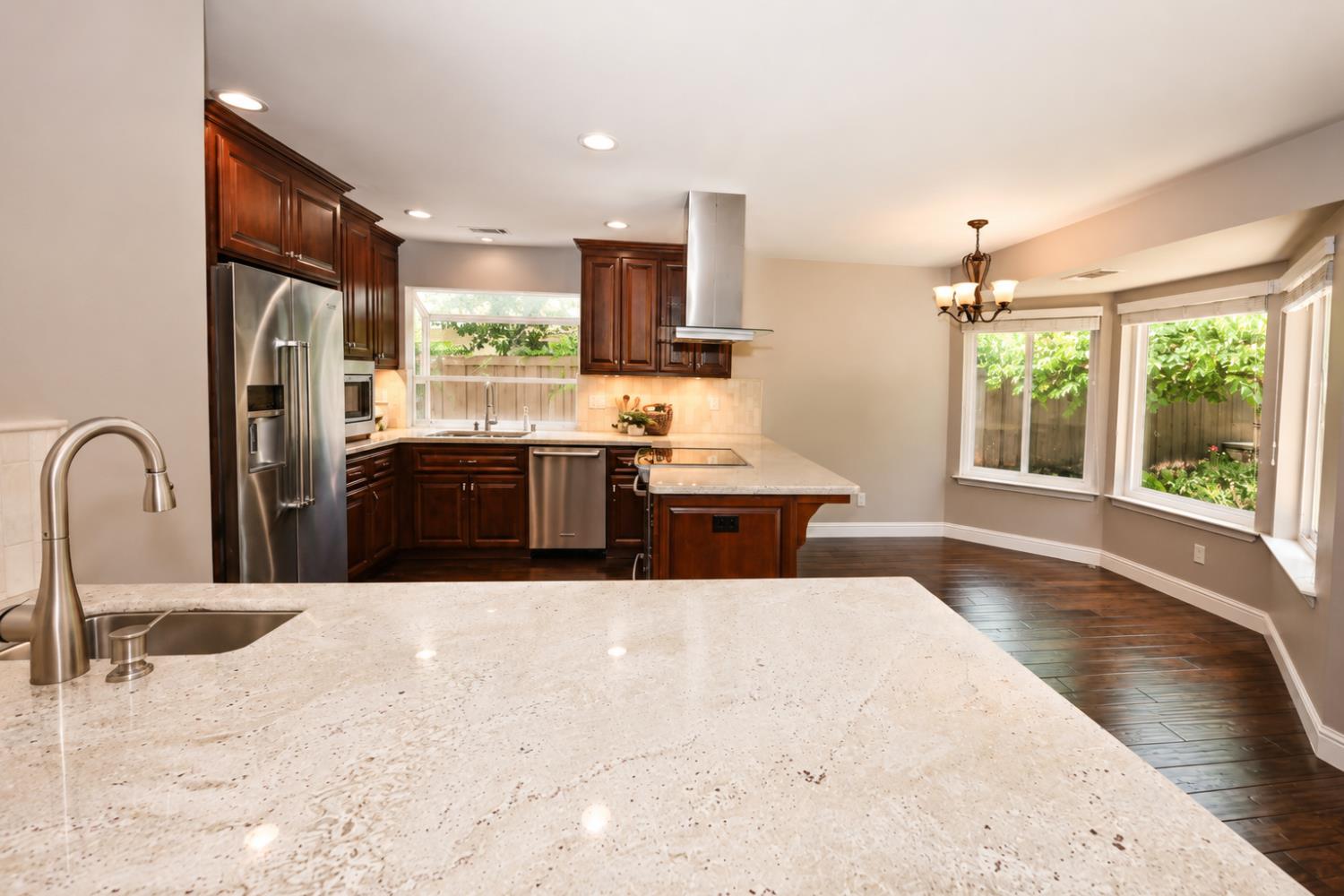 325 W Bluff Ave, Fresno, CA 93711