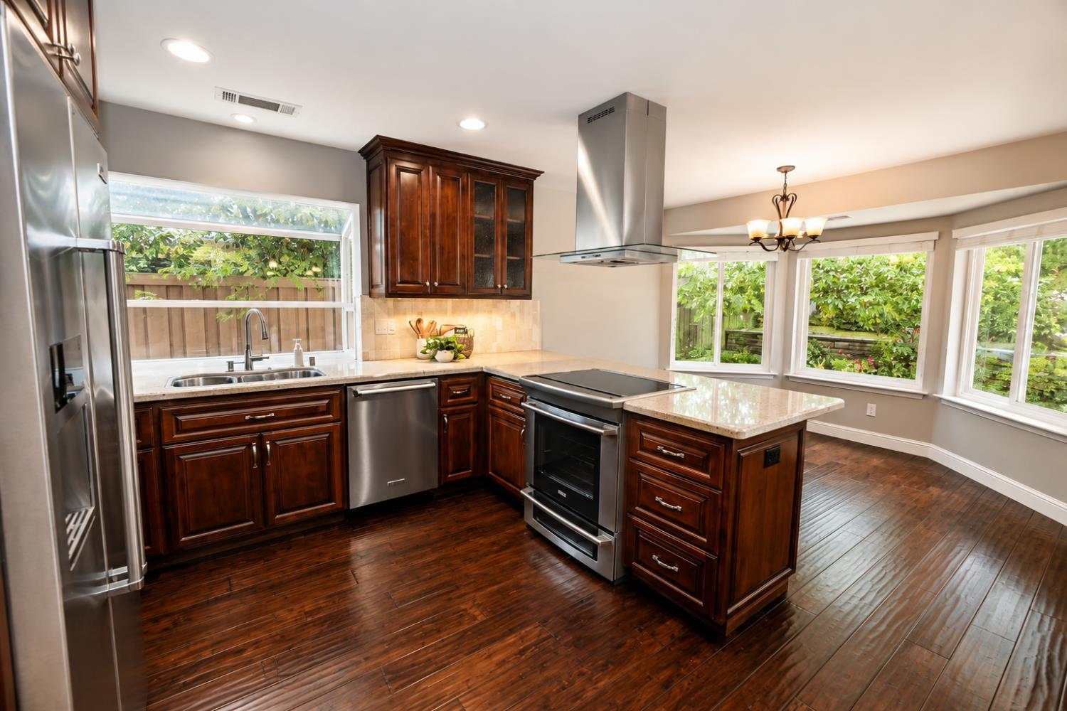 325 W Bluff Ave, Fresno, CA 93711