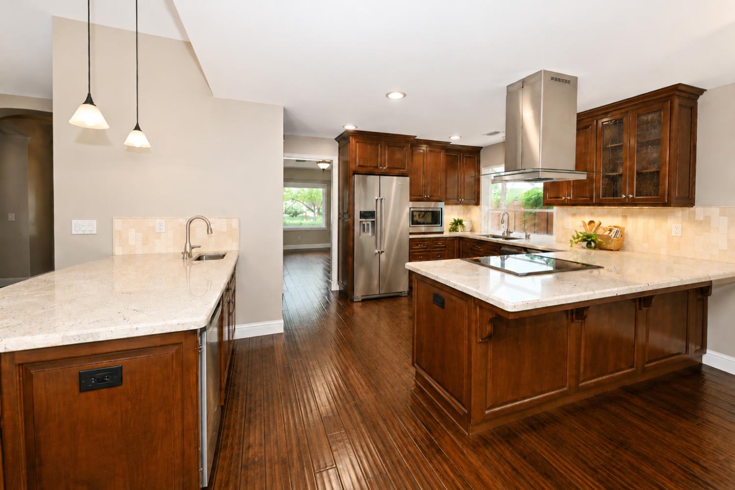 325 W Bluff Ave, Fresno, CA 93711