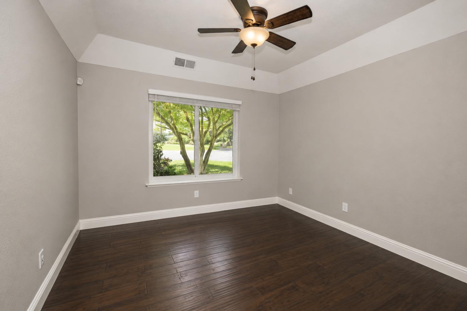 325 W Bluff Ave, Fresno, CA 93711
