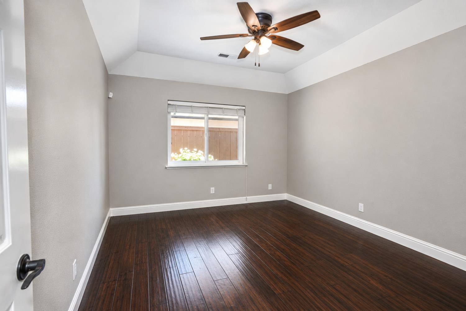 325 W Bluff Ave, Fresno, CA 93711
