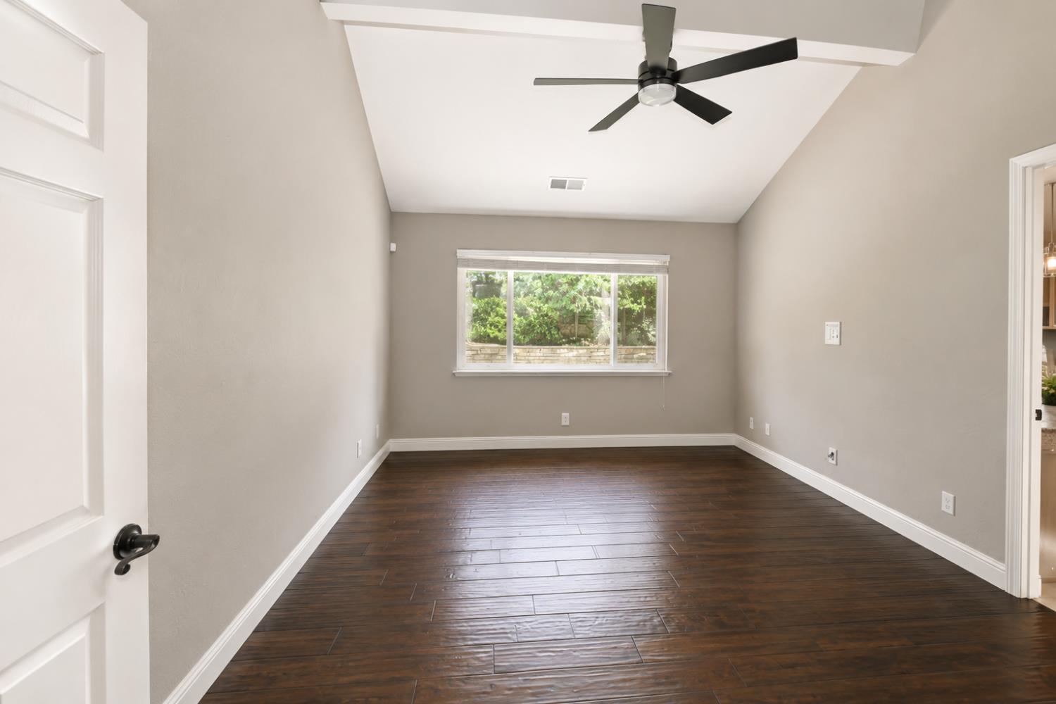325 W Bluff Ave, Fresno, CA 93711