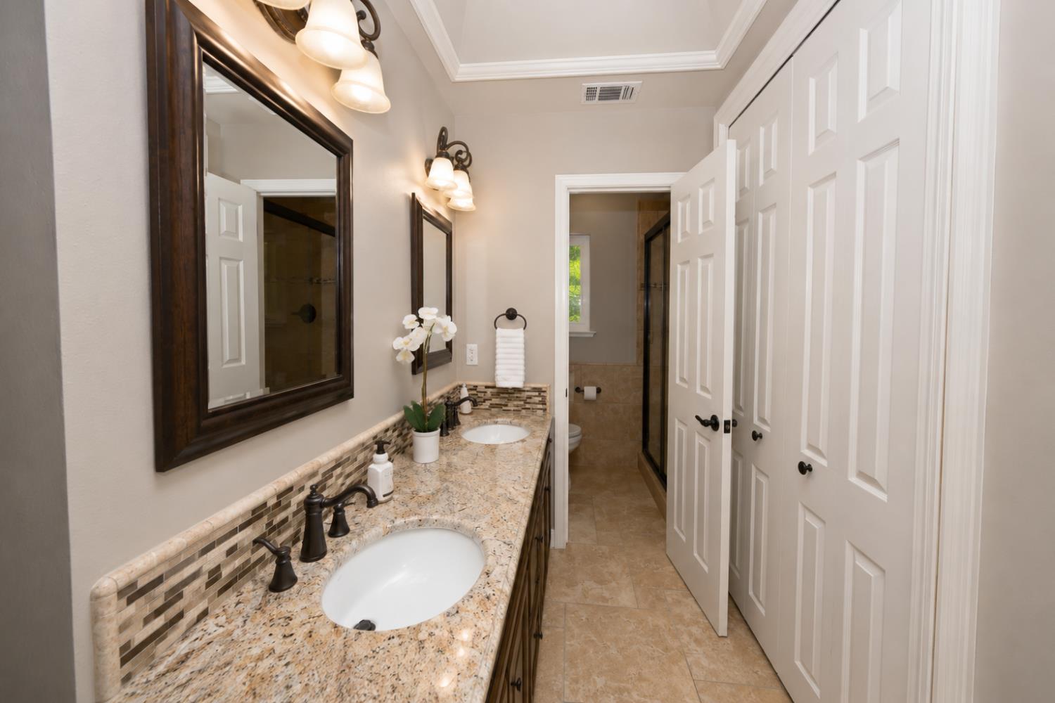 325 W Bluff Ave, Fresno, CA 93711