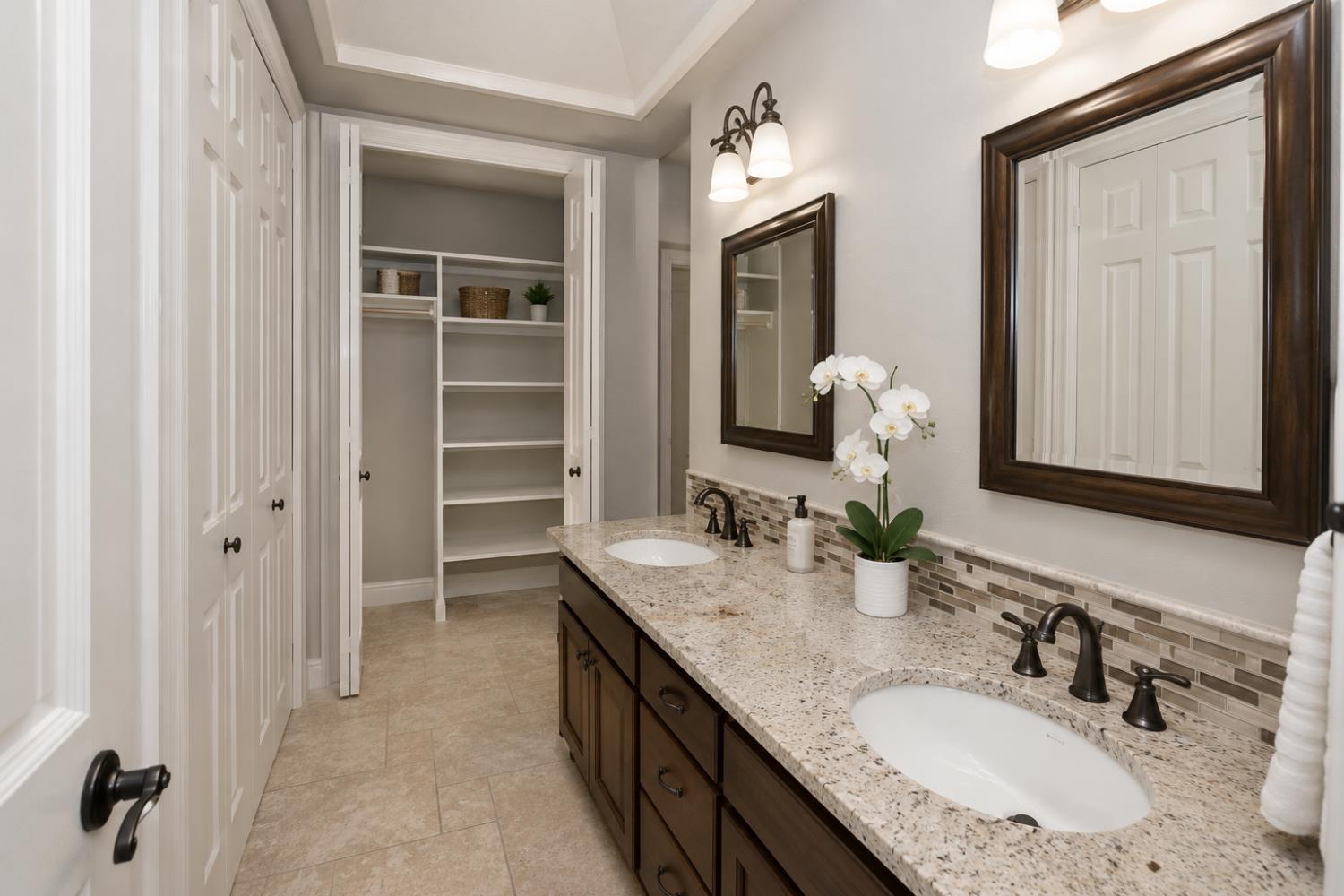 325 W Bluff Ave, Fresno, CA 93711