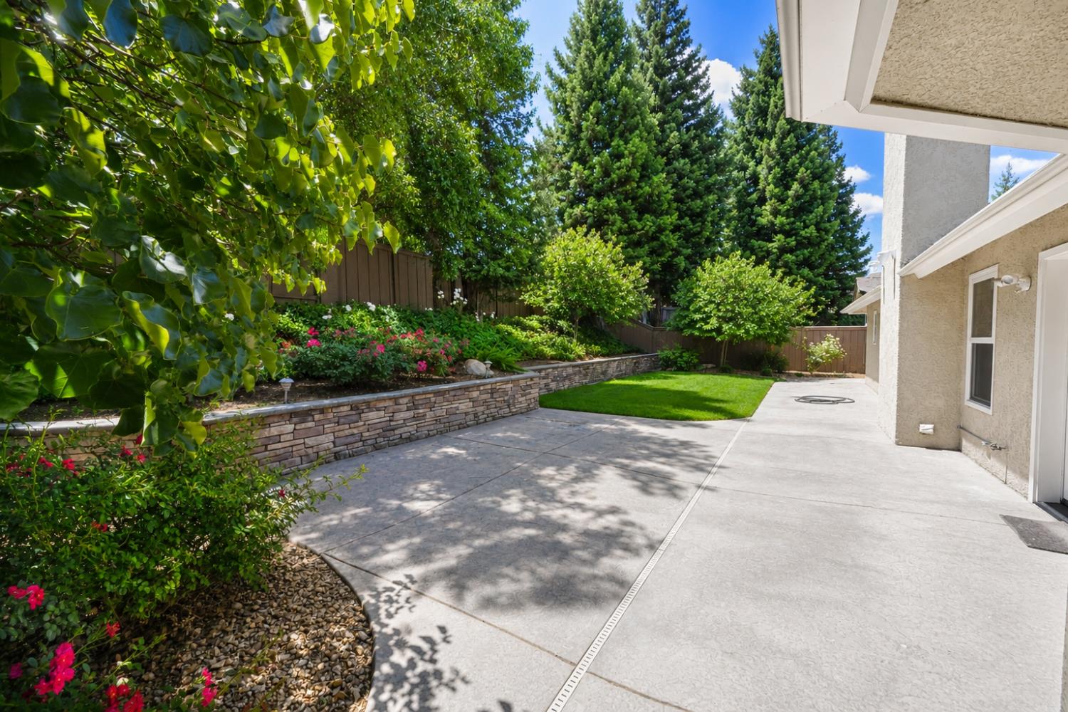 325 W Bluff Ave, Fresno, CA 93711