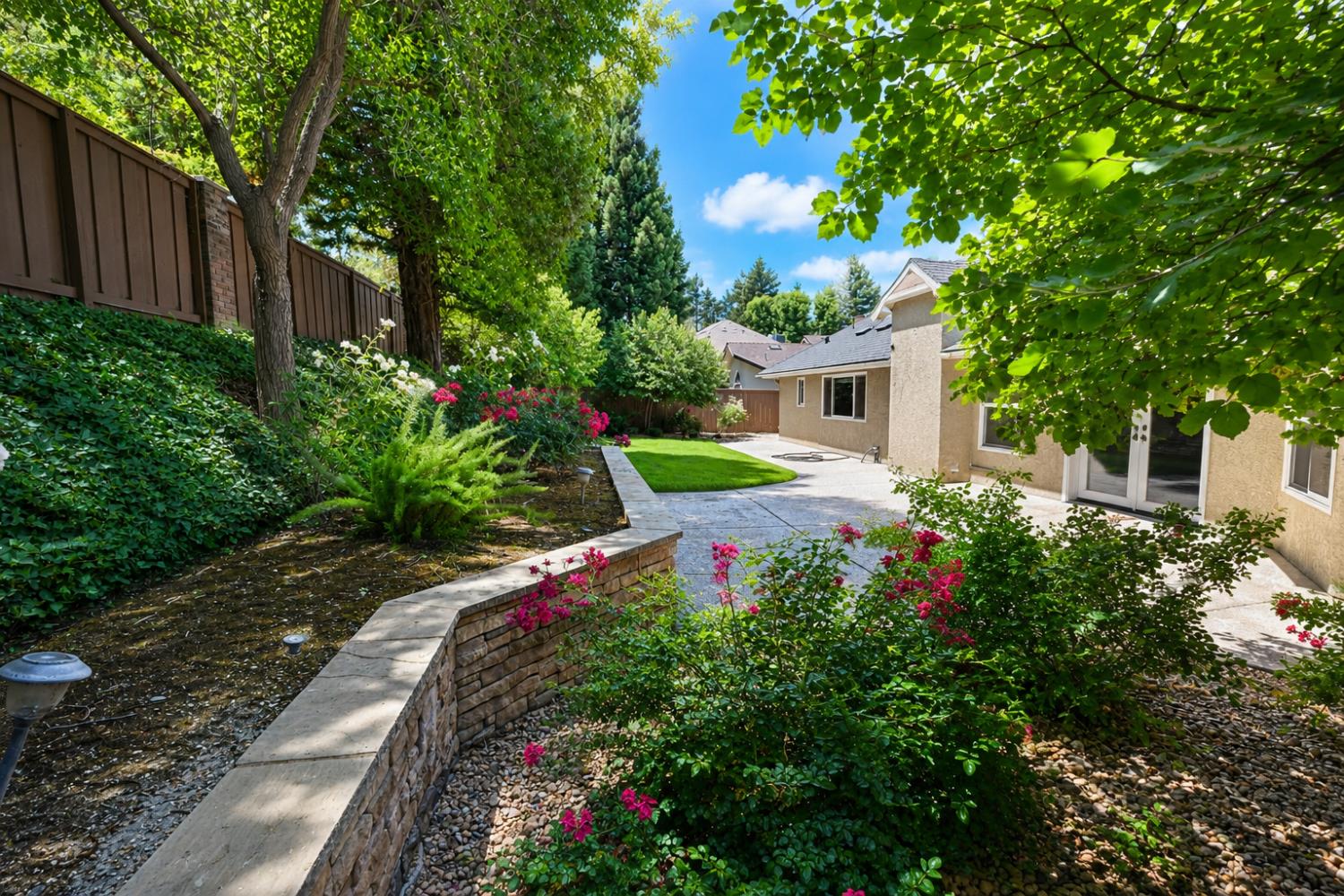 325 W Bluff Ave, Fresno, CA 93711