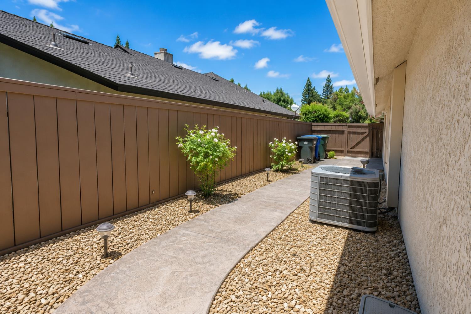 325 W Bluff Ave, Fresno, CA 93711
