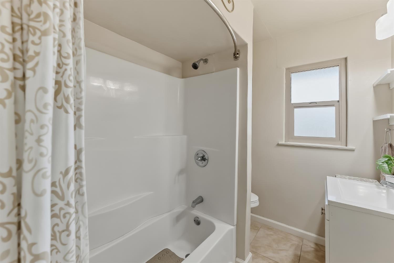 4730 E Richert Ave, Fresno, CA 93726