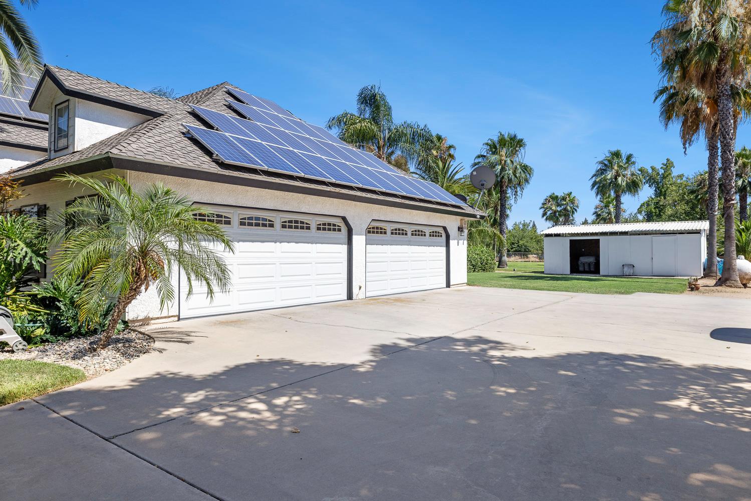 7207 E Bremer Ave, Fresno, CA 93737