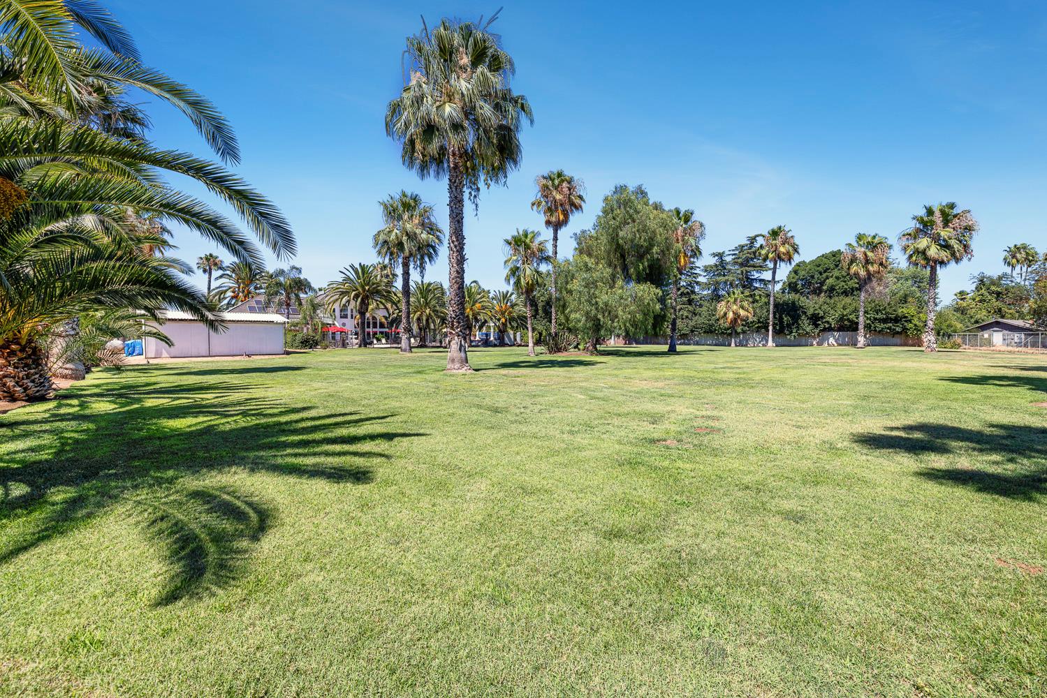 7207 E Bremer Ave, Fresno, CA 93737