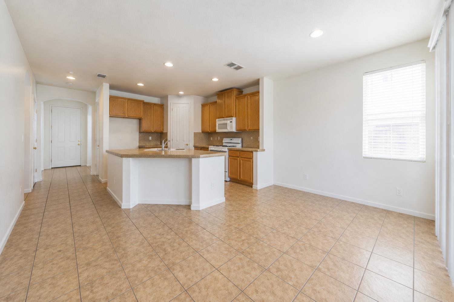 1000 Georgia Ave, Madera, CA 93637