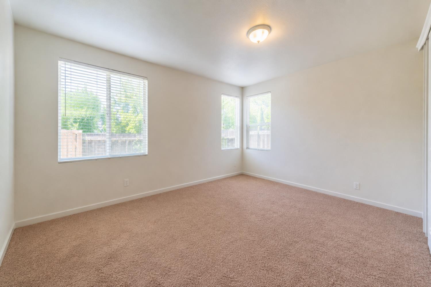1000 Georgia Ave, Madera, CA 93637