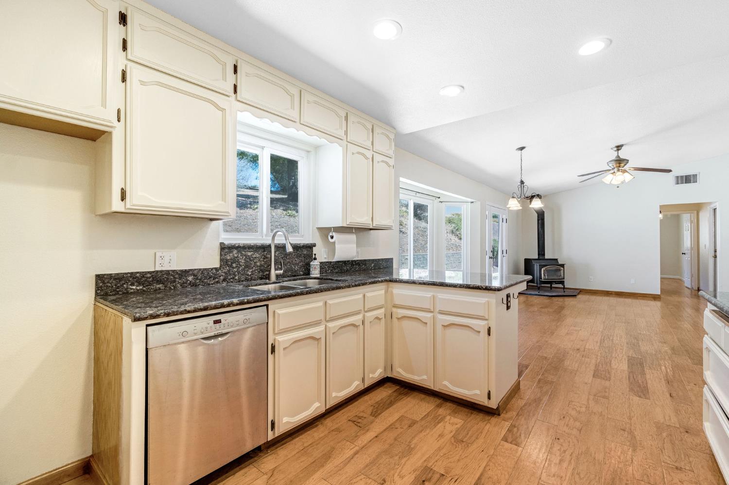 41820 Dillon Cir, Ahwahnee, CA 93601