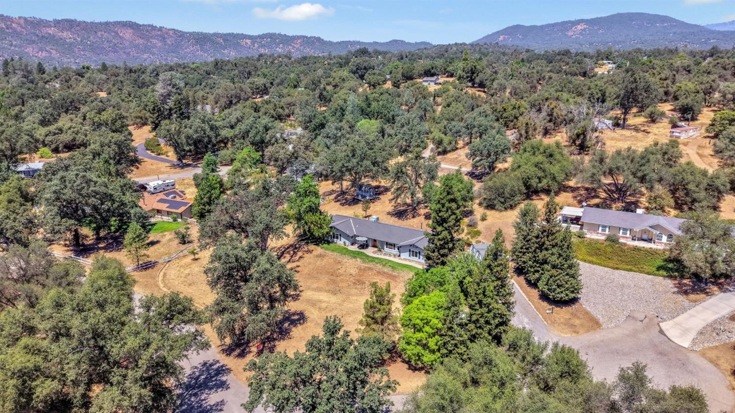 41820 Dillon Cir, Ahwahnee, CA 93601