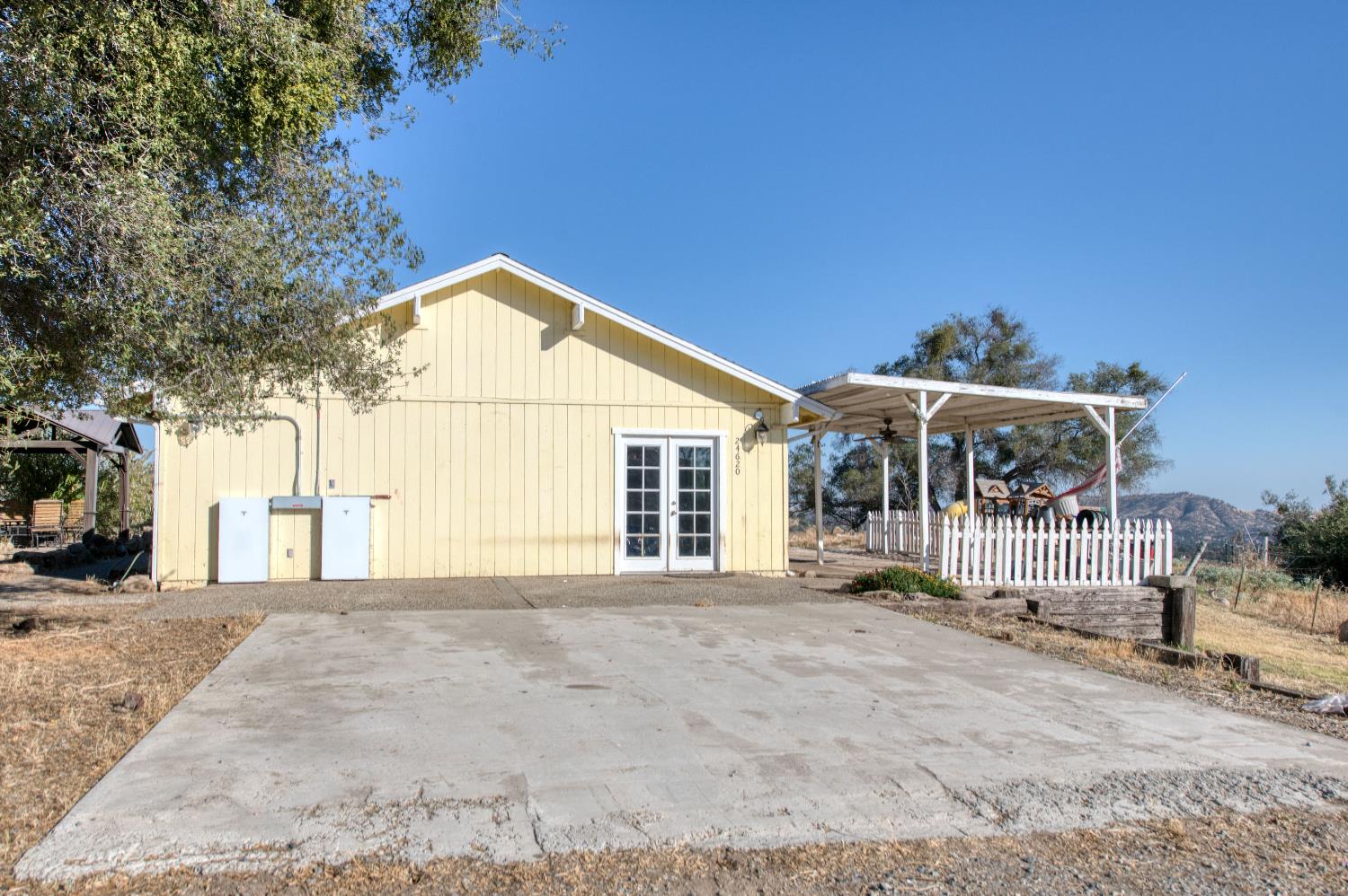 24620 Auberry Rd, Clovis, CA 93619