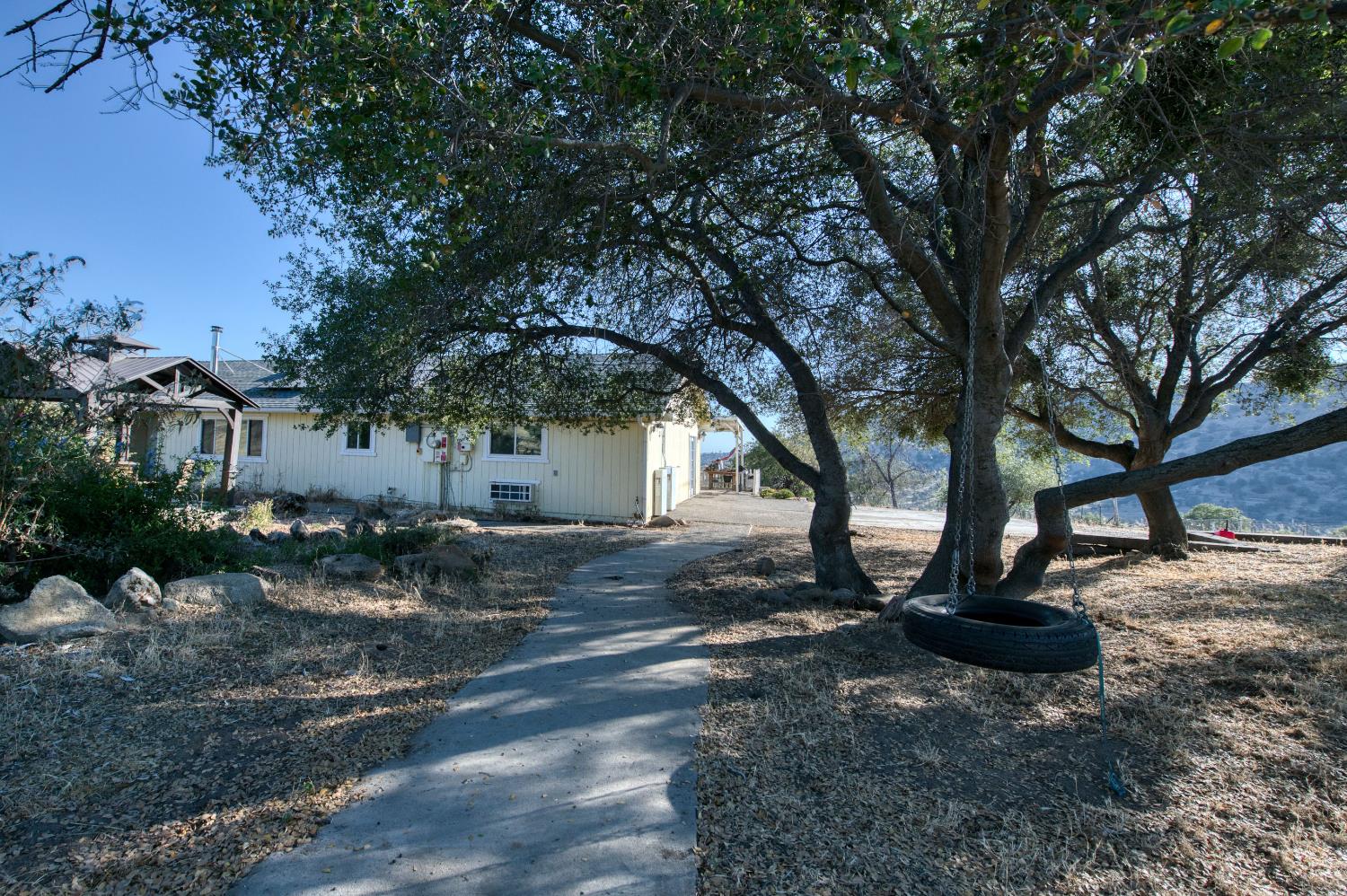 24620 Auberry Rd, Clovis, CA 93619