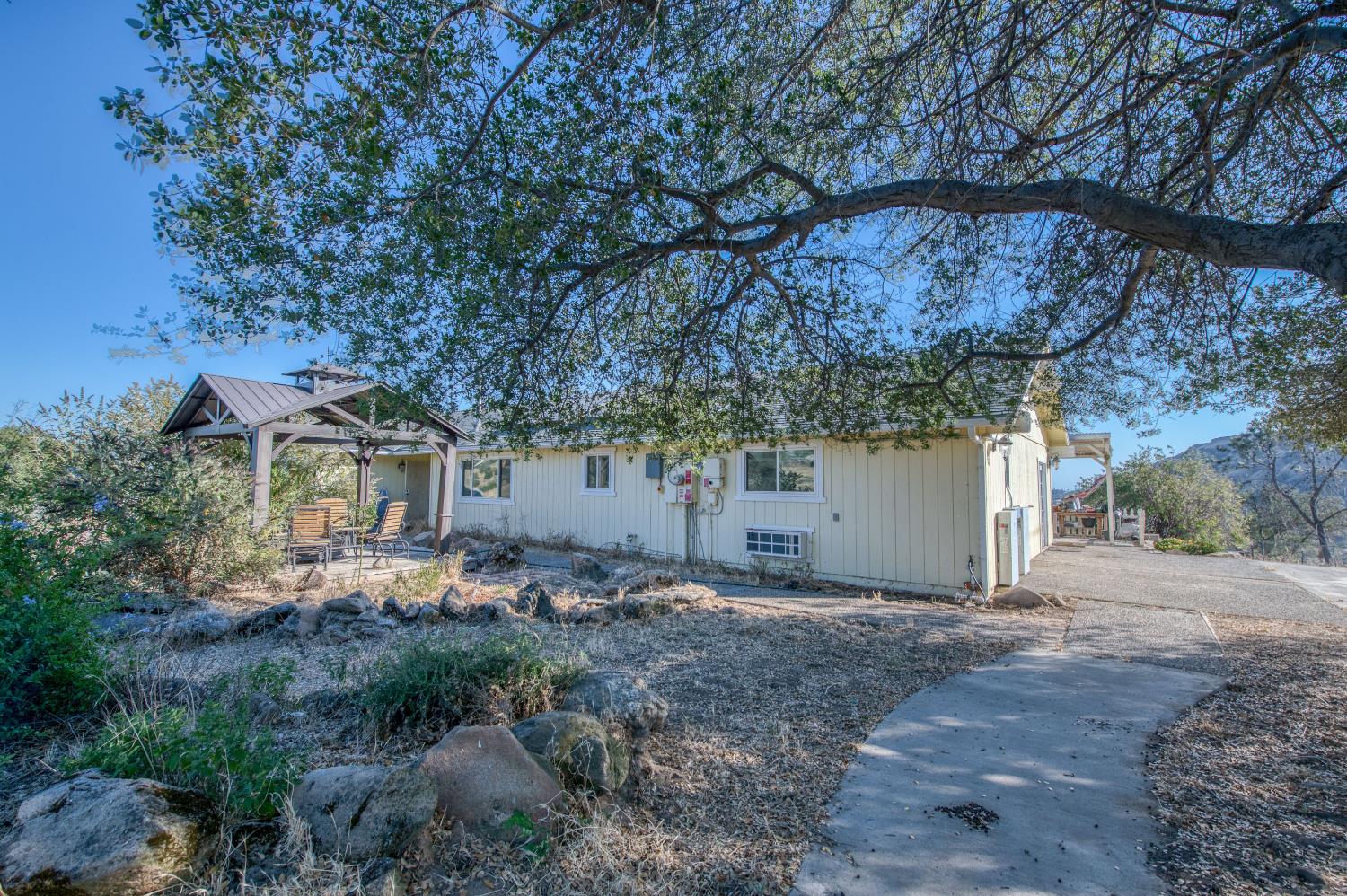 24620 Auberry Rd, Clovis, CA 93619