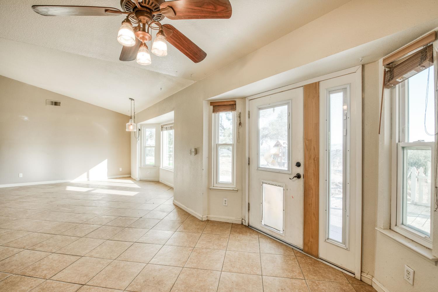 24620 Auberry Rd, Clovis, CA 93619