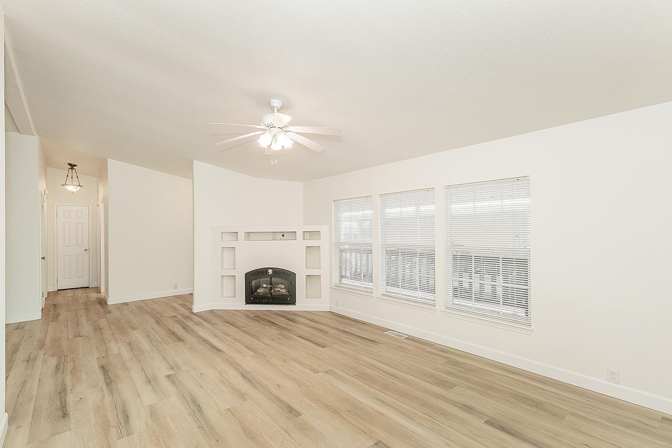 2575 S Willow Ave #SP 21, Fresno, CA 93725