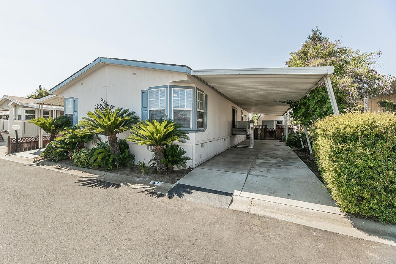 2575 S Willow Ave #SP 21, Fresno, CA 93725