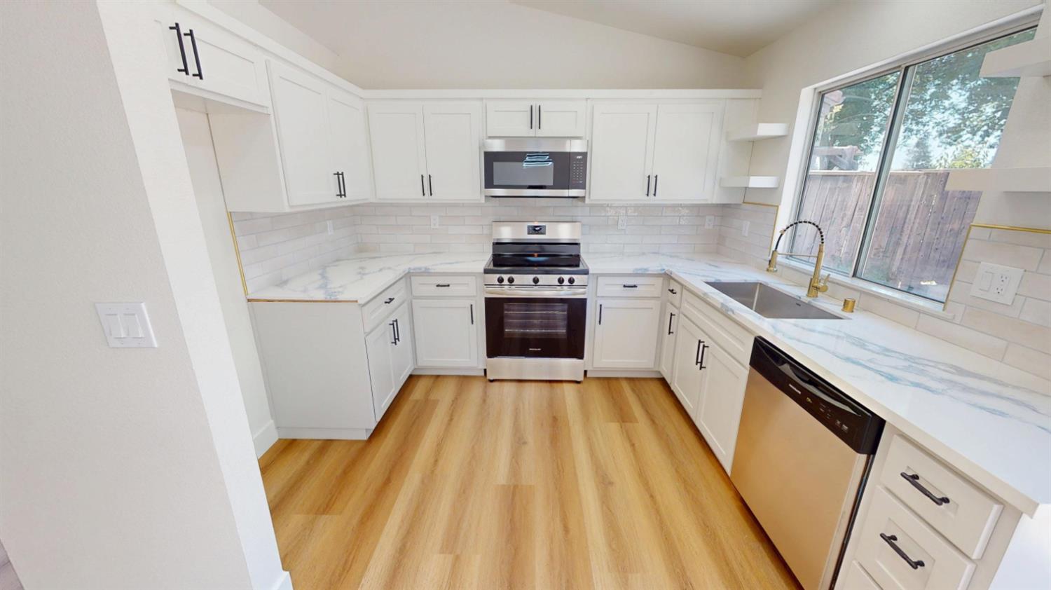 2370 E Jordan Ave, Fresno, CA 93720