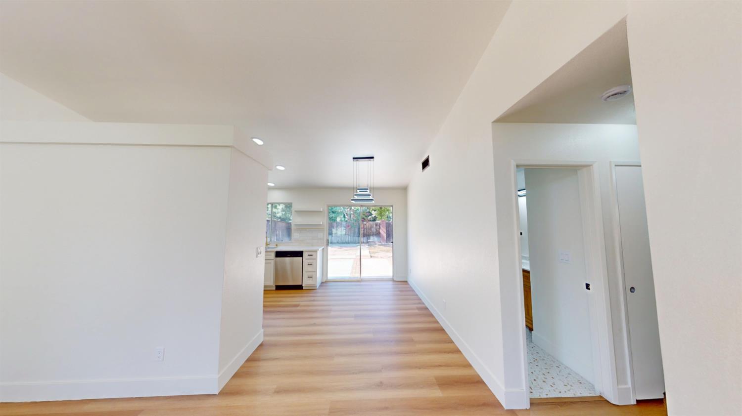 2370 E Jordan Ave, Fresno, CA 93720