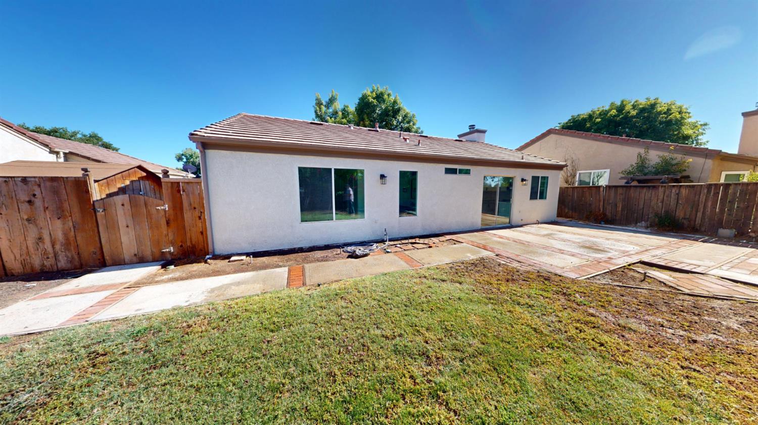 2370 E Jordan Ave, Fresno, CA 93720