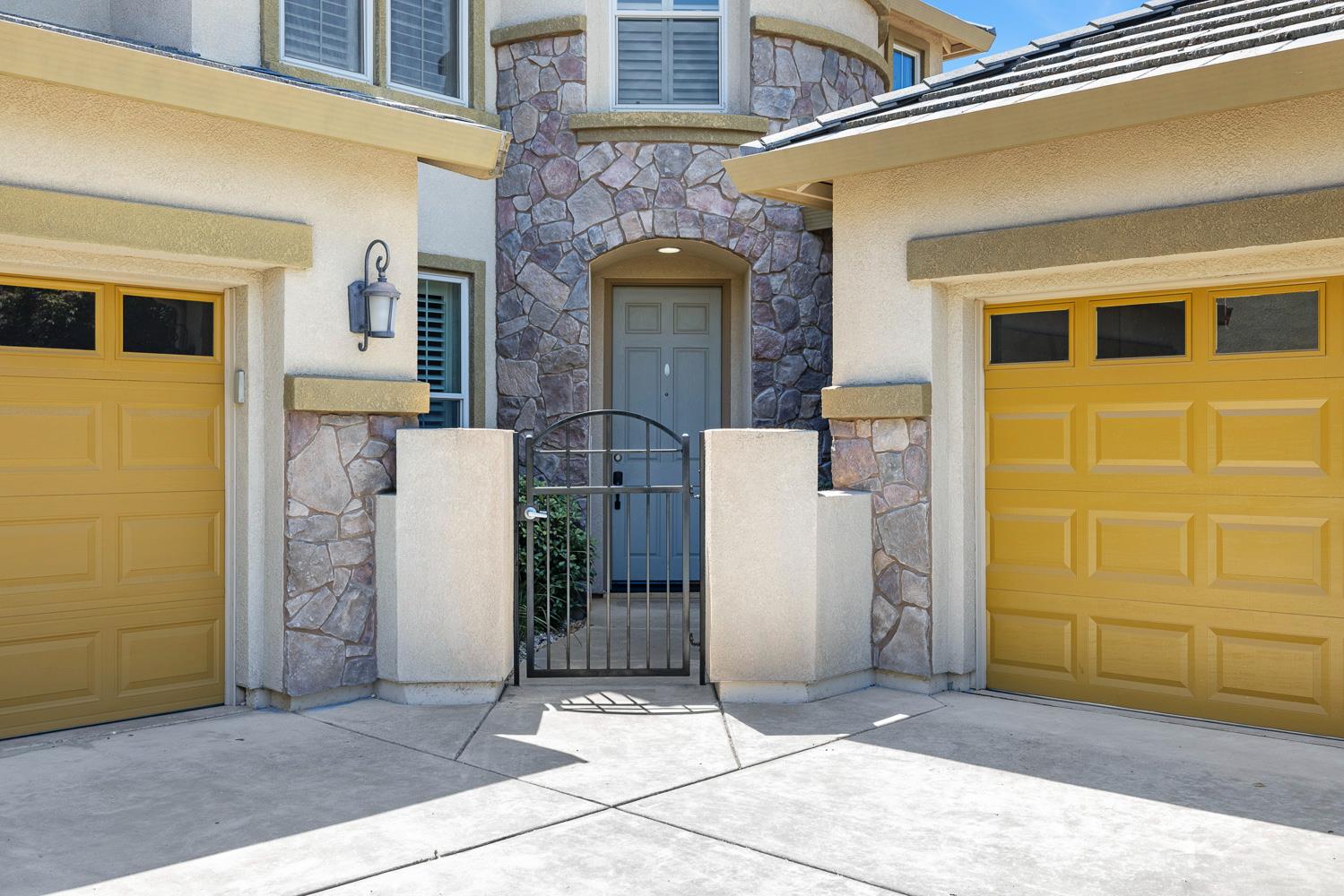 1135 N Whittier Ave, Clovis, CA 93611