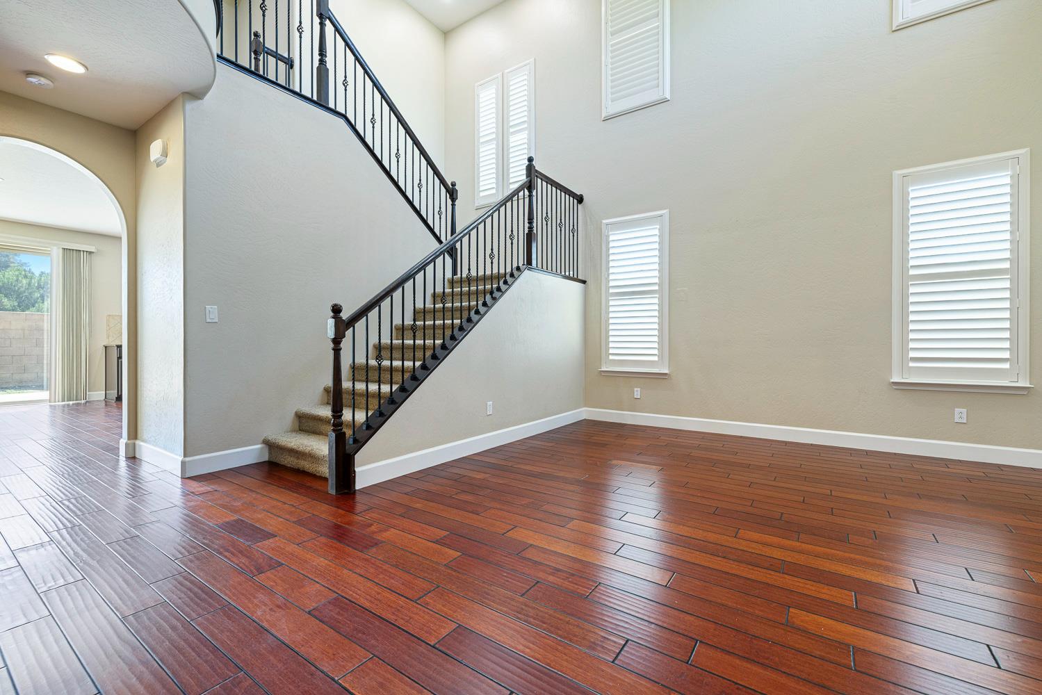 1135 N Whittier Ave, Clovis, CA 93611