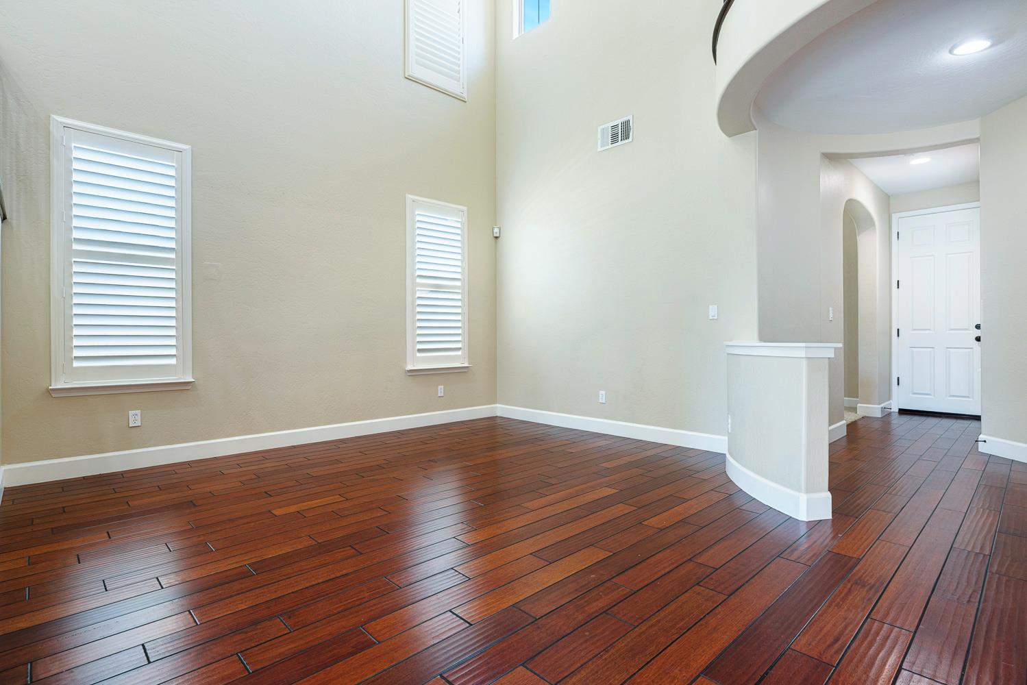 1135 N Whittier Ave, Clovis, CA 93611