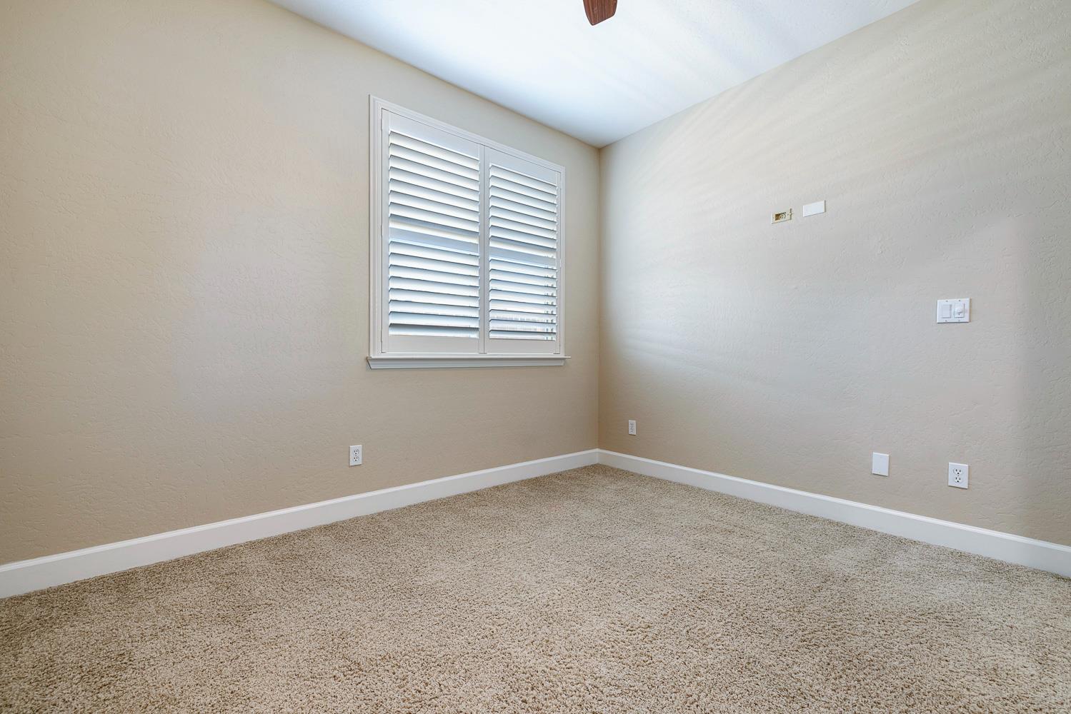 1135 N Whittier Ave, Clovis, CA 93611