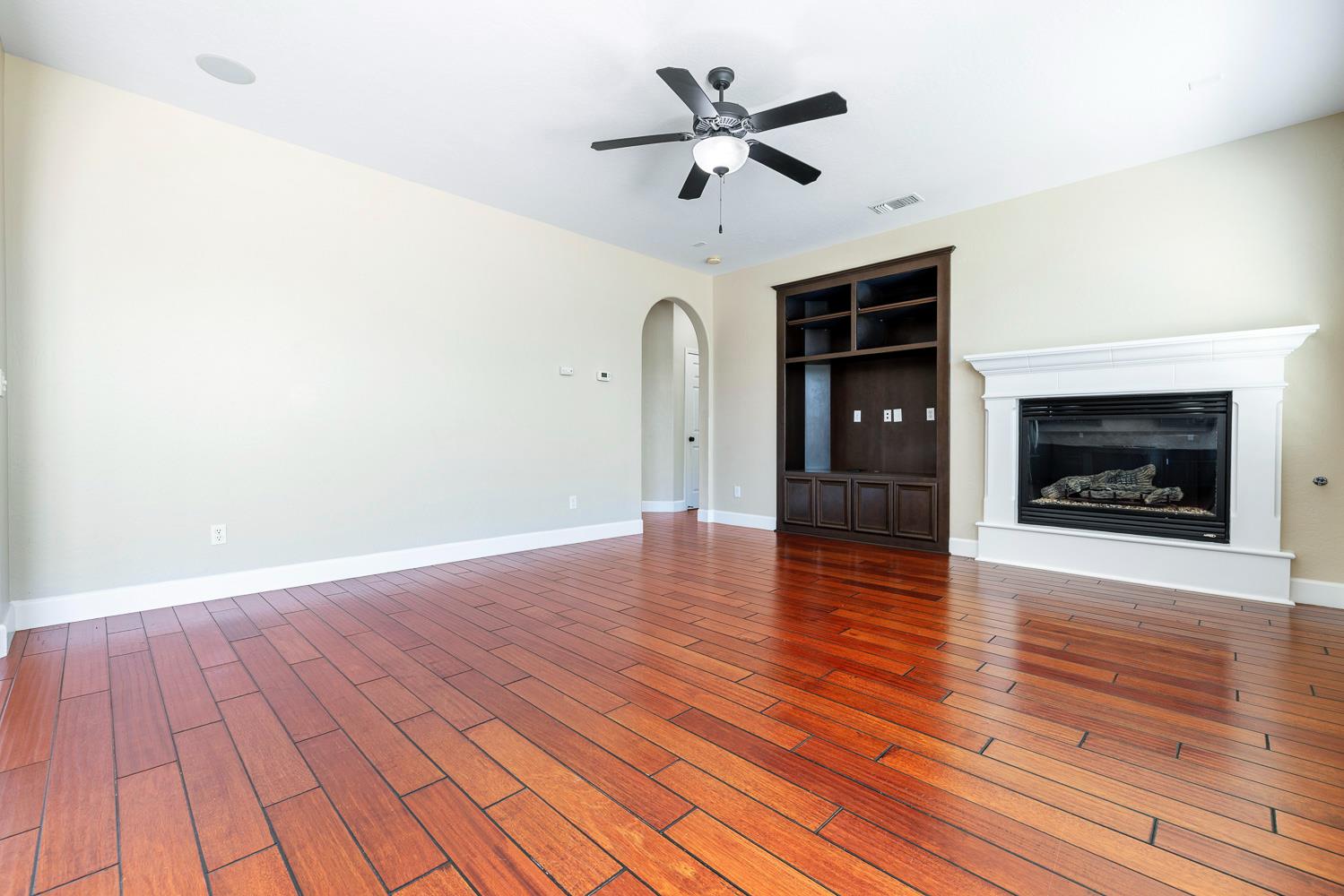 1135 N Whittier Ave, Clovis, CA 93611