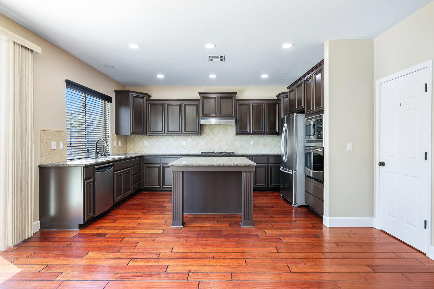 1135 N Whittier Ave, Clovis, CA 93611