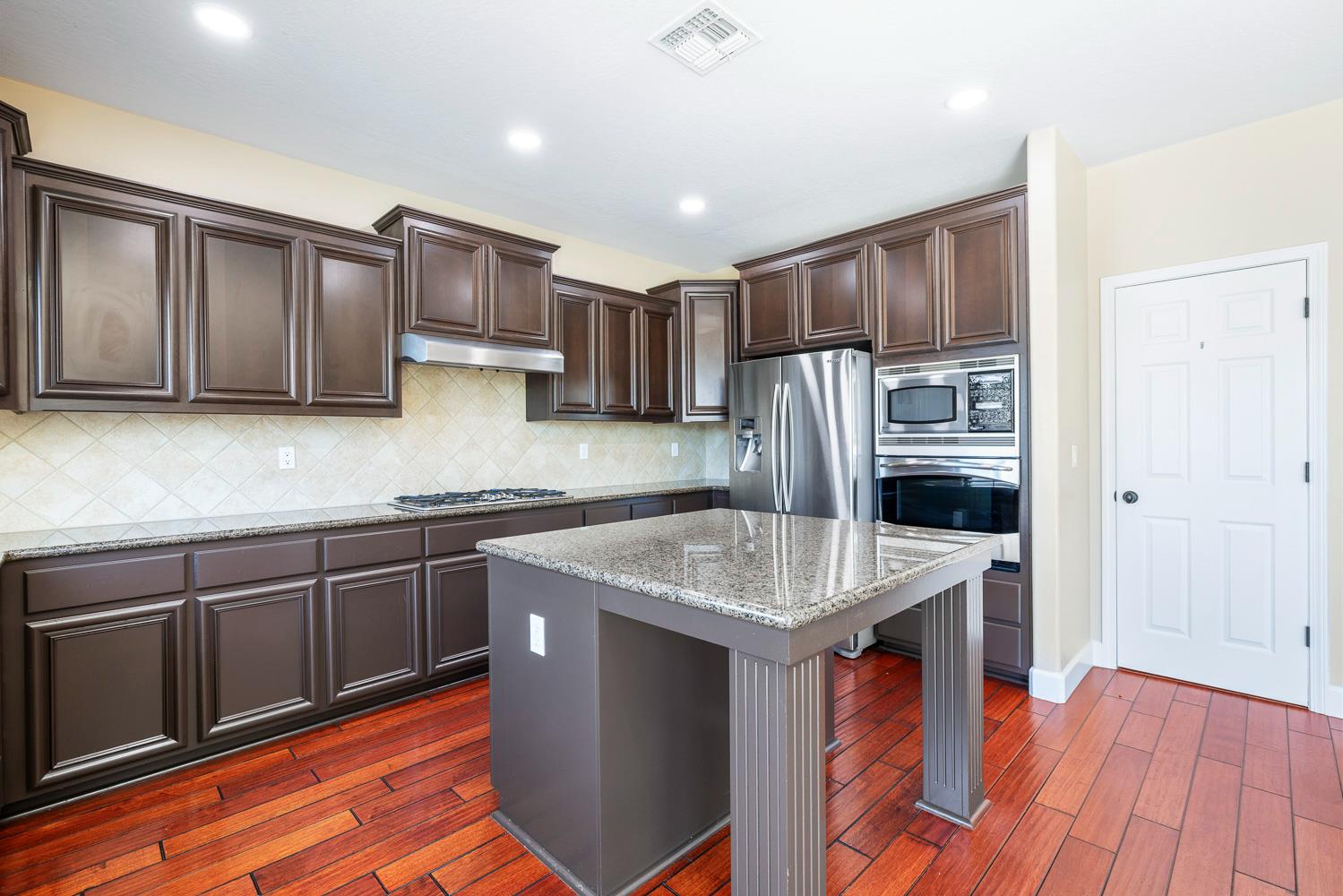 1135 N Whittier Ave, Clovis, CA 93611