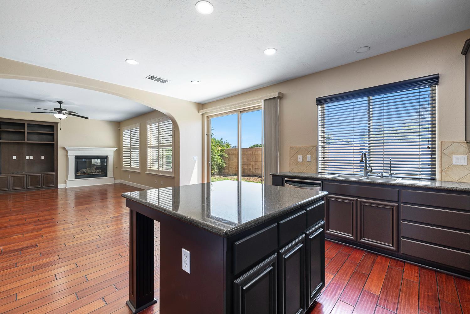 1135 N Whittier Ave, Clovis, CA 93611